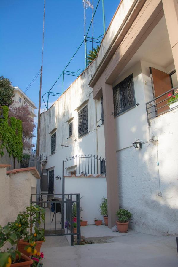 Quintessenza - Sorrento Coast Rentroom ヴィーコ・エクエンセ エクステリア 写真